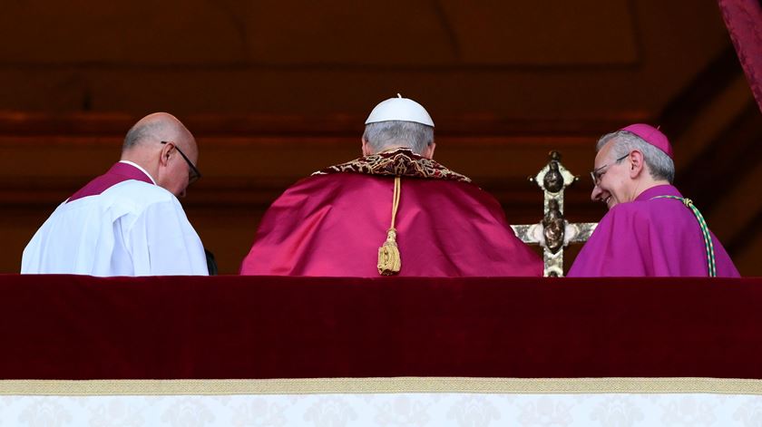 As primeiras imagens do novo Papa. Foto: Ettore Ferrari/EPA As primeiras imagens do novo Papa. Foto: Ettore Ferrari/EPA