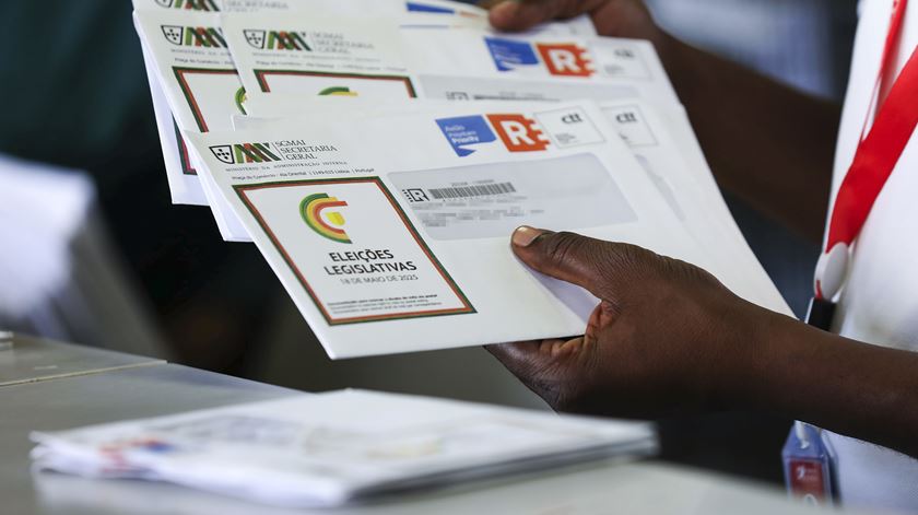 Portugueses no estrangeiro ainda aguardam pelo boletim para voto postal