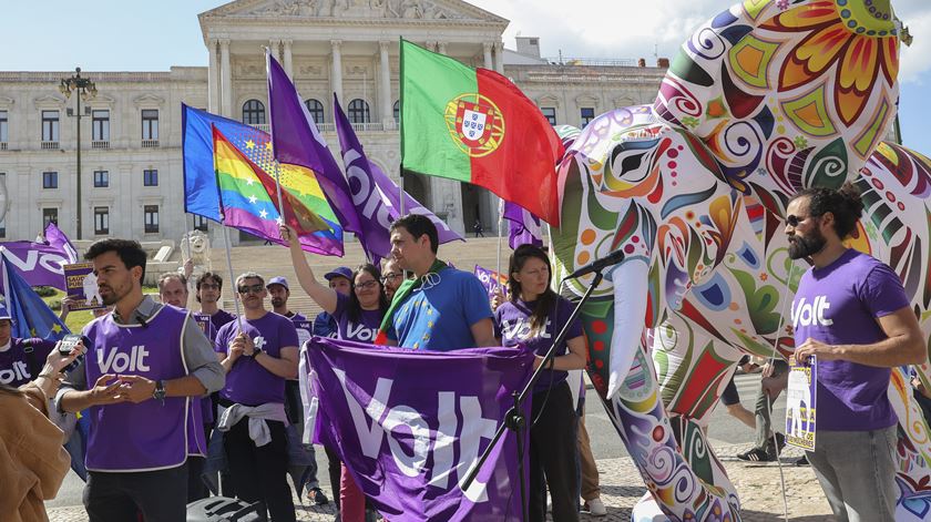 Volt defende cobrança de impostos a nível europeu
