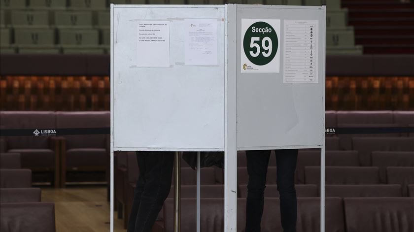 Voto antecipado já decorre. Há mais de 218 mil eleitores inscritos