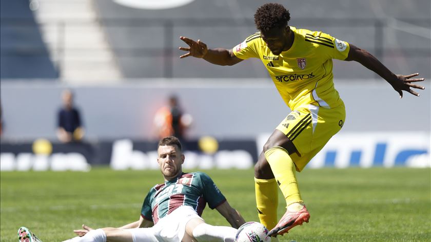 AVS vence partida de aflitos e ainda luta pela permanência