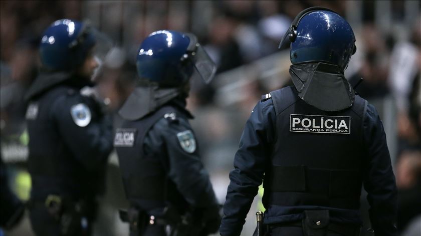 Jovem manifestante em estado grave após ser eletrocutado na estação do Rossio