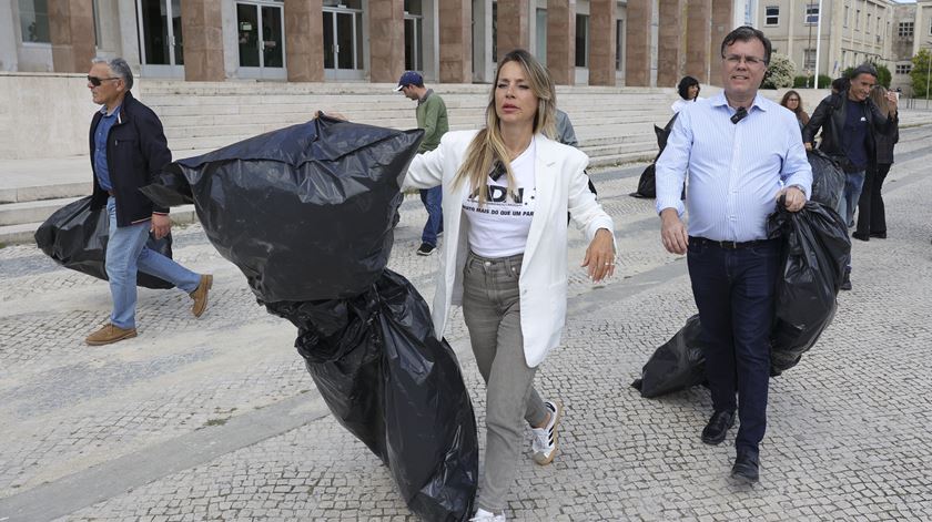 ADN acusa Governo e UE de defenderam os "interesses da indústria armamentista"