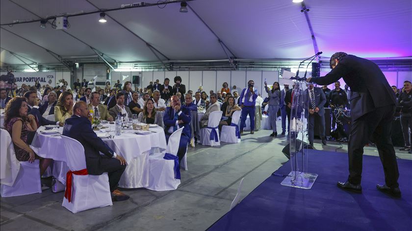André Ventura sente-se mal durante comício em Tavira. Foto: Luís Forra/Lusa
