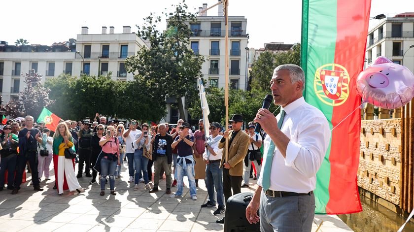 Ergue-te encerra campanha com ação não autorizada no Martim Moniz