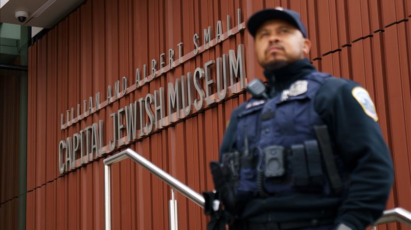 EUA pedem pena de morte para acusado de matar a tiro diplomatas de Israel