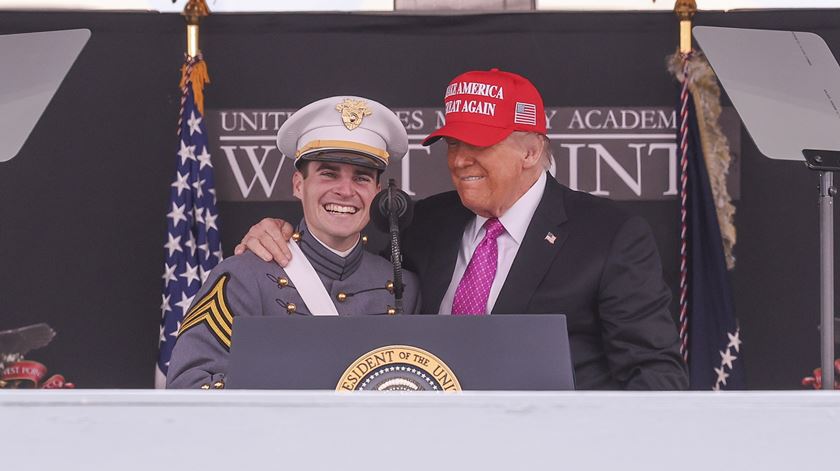 Trump aos cadetes de West Point: Missão das Forças Armadas é "espalhar a democracia à força das armas”, não fazer "espetáculos drag”