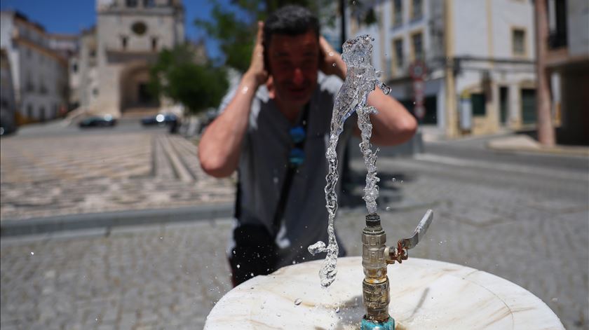 Temperaturas sobem. Vários distritos podem chegar aos 40ºC