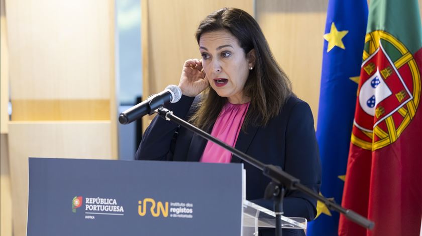 Ministra da Justiça discute com partidos perda alargada de bens