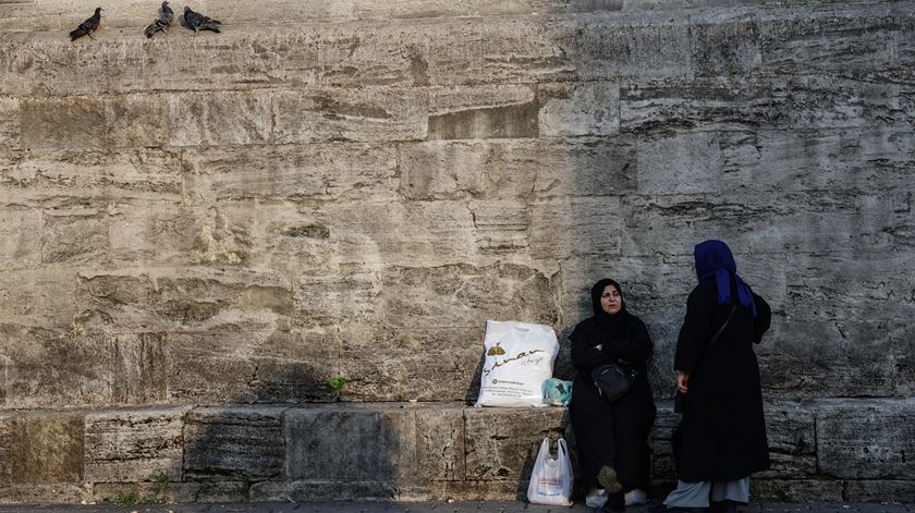 Turquia limita acesso a consultas ginecológicas a mulheres até aos 25 anos que não sejam casadas