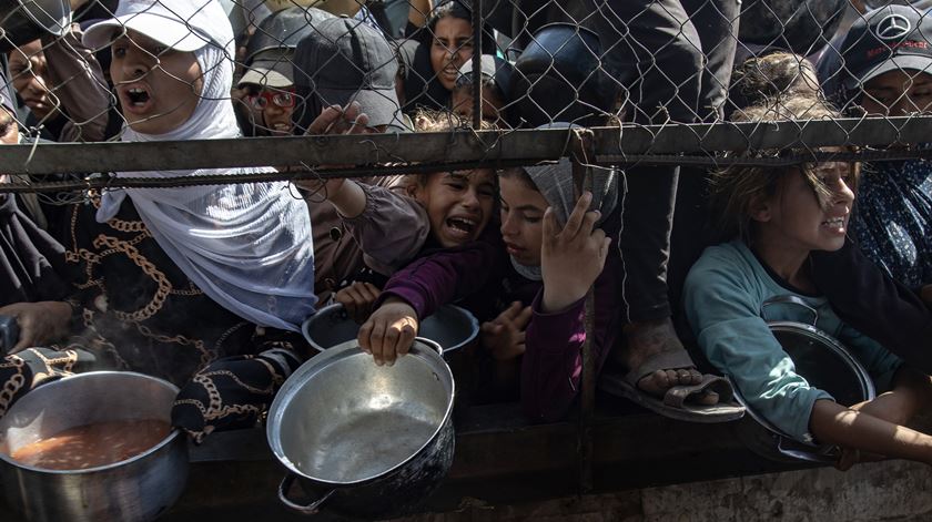 Vaticano diz que bloqueio de ajuda a Gaza é grave violação do direito humanitário Vaticano diz que bloqueio de ajuda a Gaza é grave violação do direito humanitário