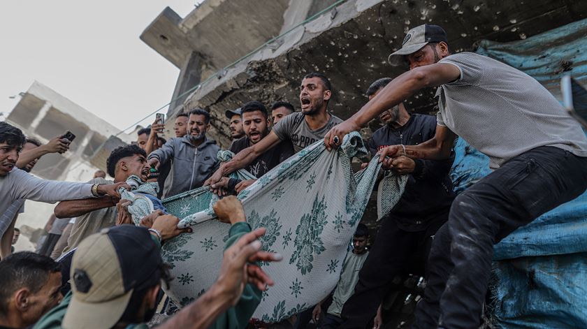 Israel recupera corpo de refém tailandês em Gaza e mata 45 pessoas em ataques aéreos