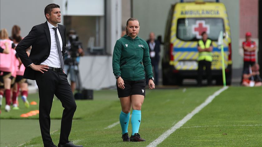 Neto tira lições de derrota "injusta" e rejeita "retrocesso" do futebol feminino português
