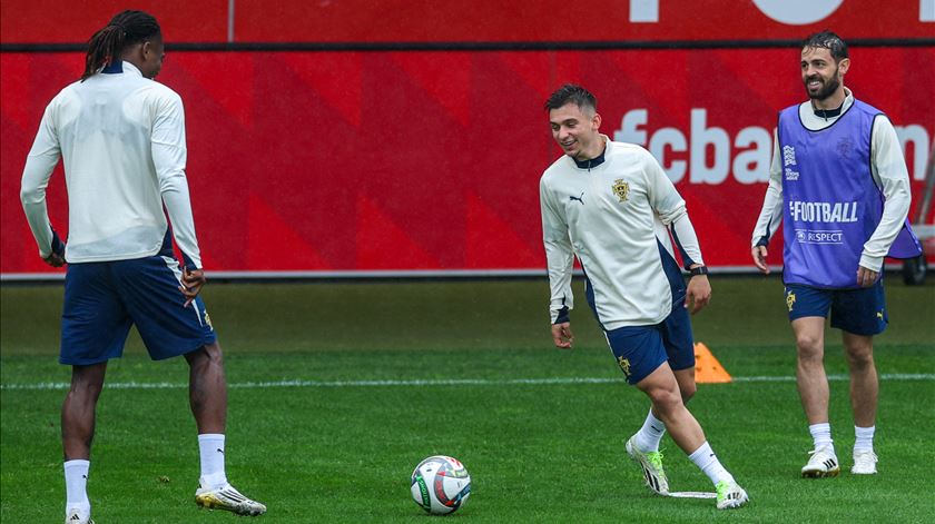 Rafael Leão, Francisco Conceição e Bernardo Silva no último treino antes da final da Liga das Nações. Foto: Miguel A. Lopes/Lusa