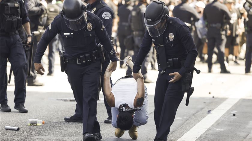 Mortes sob custódia da imigração dos EUA atingem máximo de duas décadas