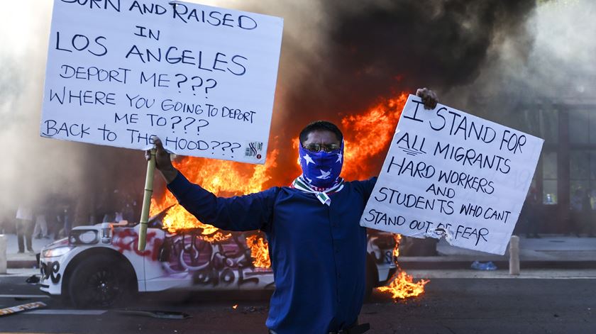 Violência em Los Angeles Foto: Allison Dinner/EPA Violência em Los Angeles Foto: Allison Dinner/EPA