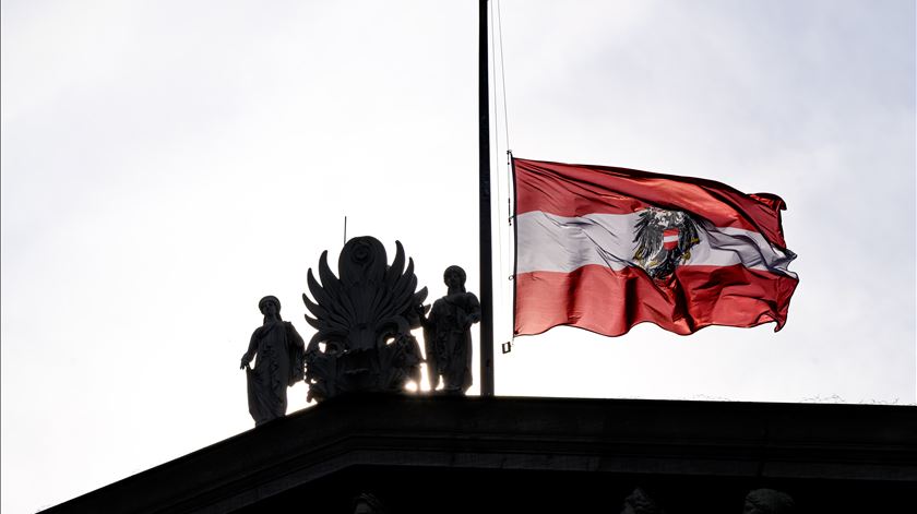 Áustria expulsa três diplomatas russos por alegada espionagem em Viena
