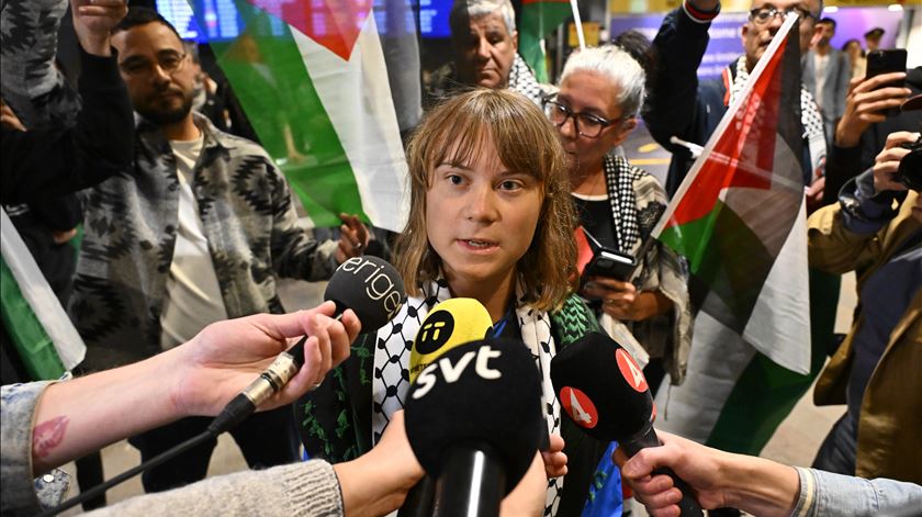 Greta Thunberg libertada após detenção num protesto pró-Palestina em Londres