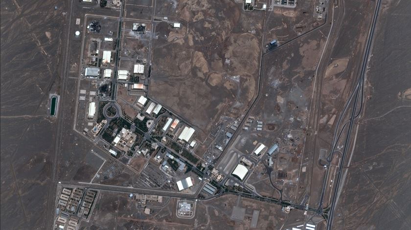 EUA atacam instalações nucleares no Irão EUA atacam instalações nucleares no Irão