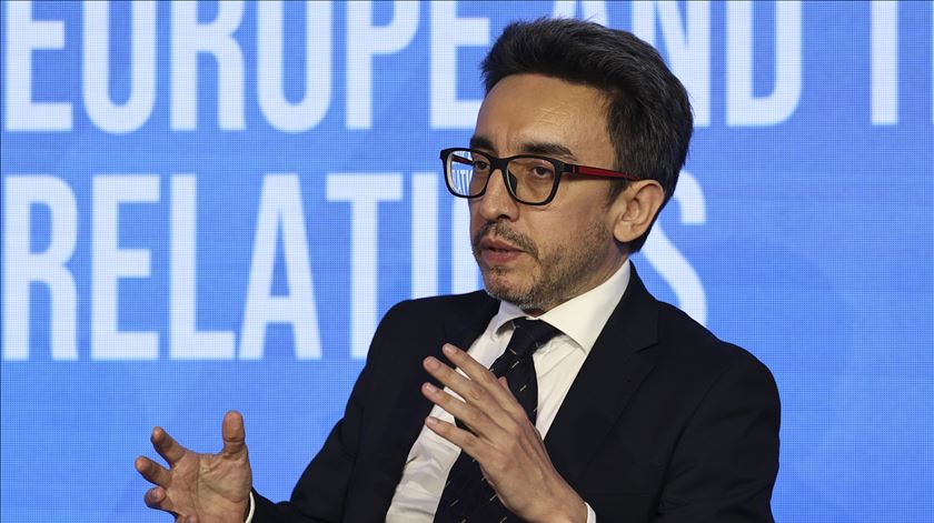 "Nos próximos 5 a 10 anos a Europa vai tapar os gigantescos buracos orçamentais americanos"