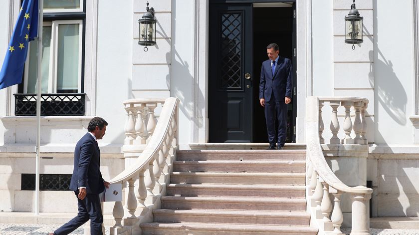 Manifestantes angolanos ameaçaram Portugal junto ao Palácio de São Bento? É falso