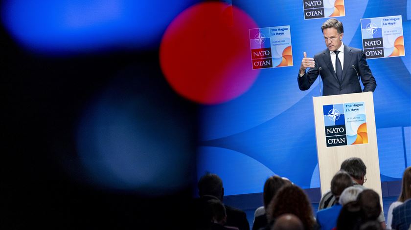 5% do PIB para a Defesa e críticas ao Irão. Rutte levantou a ponta do véu da cimeira da NATO