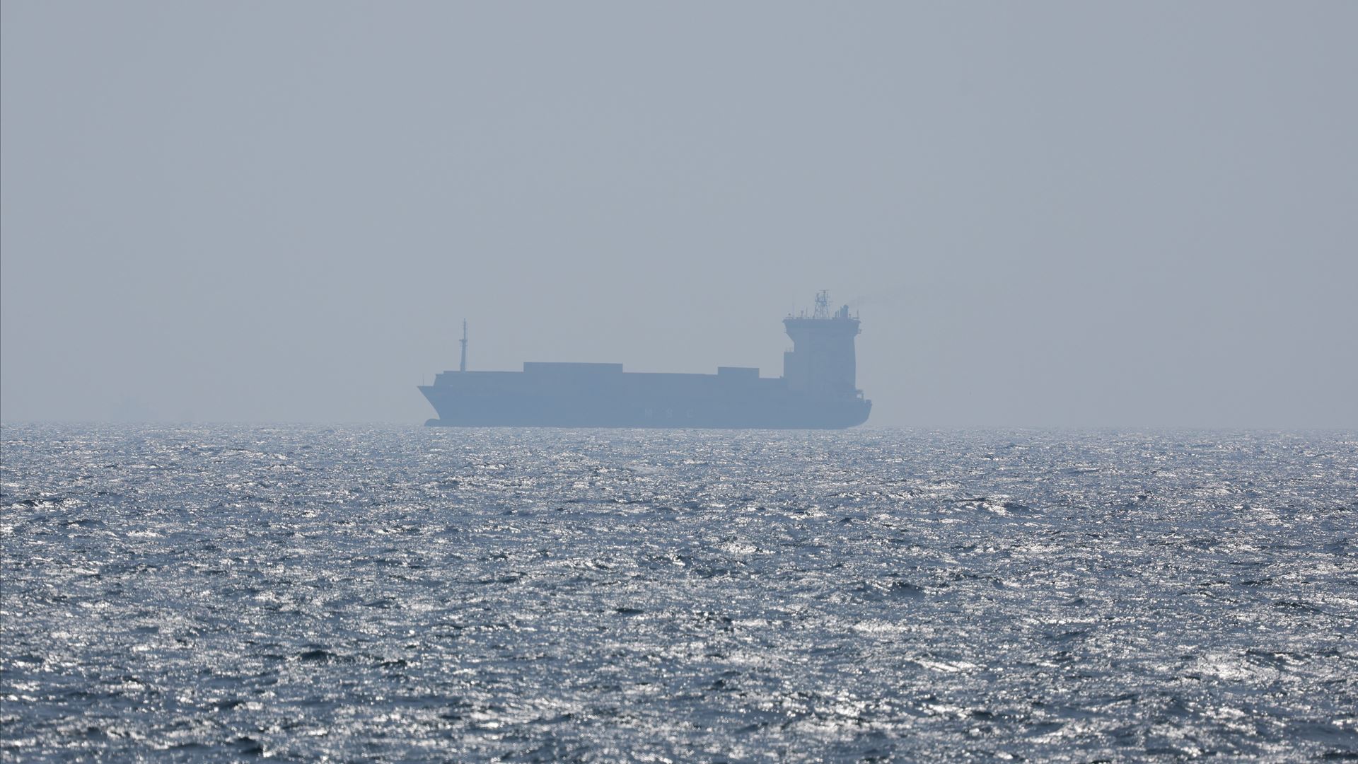 Teerão vai permitir circulação de navios do Iraque no Estreito de Ormuz