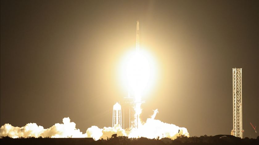 SpaceX dá prioridade a cidade autossustentável na Lua e adia plano para Marte