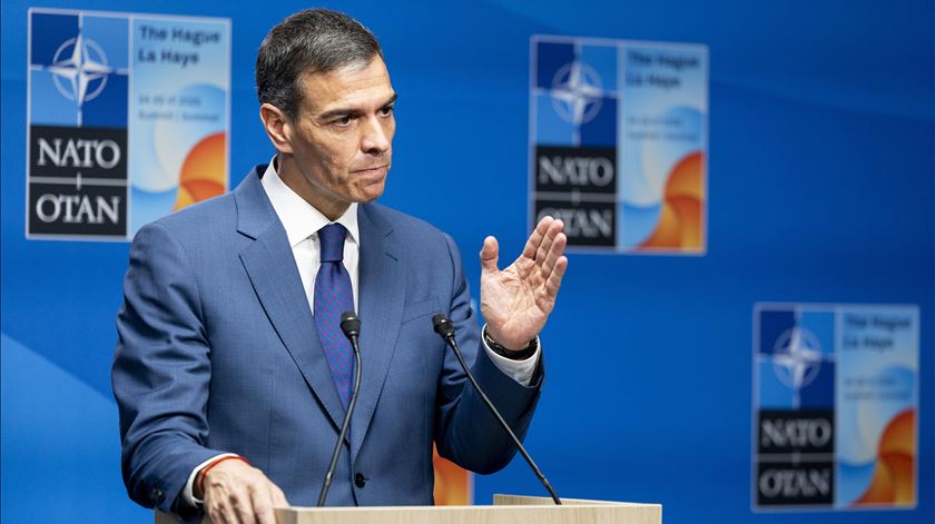 Sánchez reitera que Espanha se limitará a 2,1% do PIB em Defesa