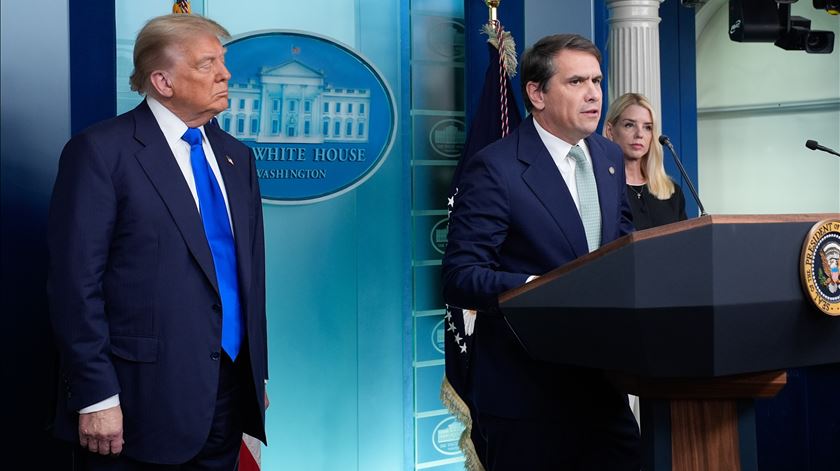 Caso Epstein: Justiça garante que remoção de ficheiros não envolve Donald Trump