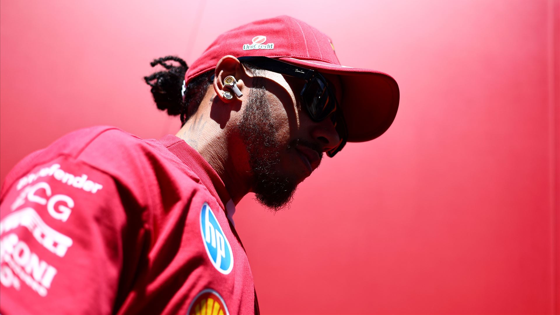 Hamilton: "Sou inútil, a equipa provavelmente precisa de mudar de piloto"