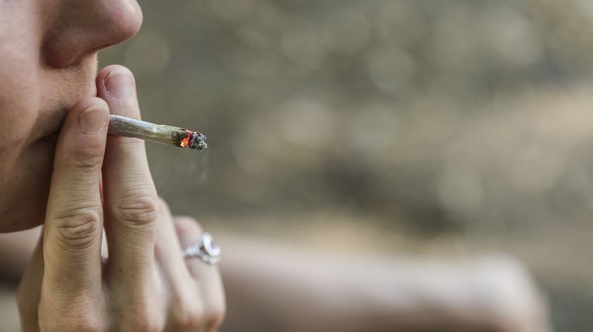 GNR apreende mais de dois milhões de cigarros e detém três homens em Guimarães