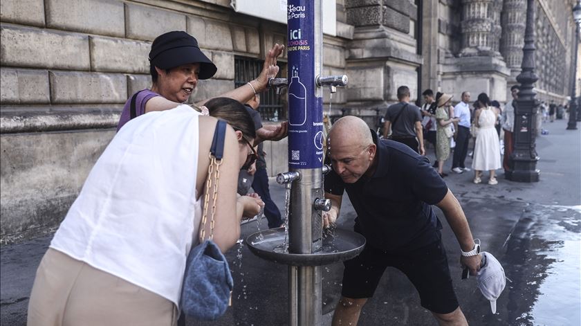 Onda de calor histórica provoca sete mortes em França