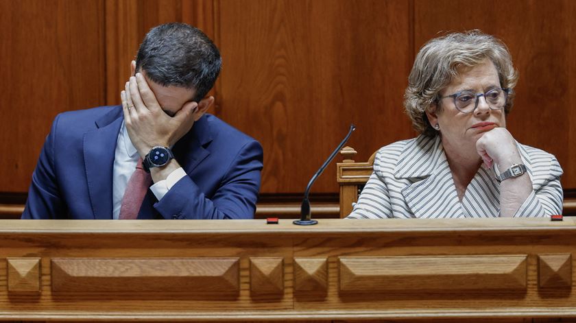 Governo pede que leis da nacionalidade e de estrangeiros baixem à especialidade para assegurar consenso