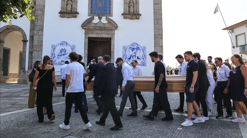 Centenas no adeus a Diogo Jota e André Silva. "Gostava de ver um amigável entre Penafiel e Liverpool"