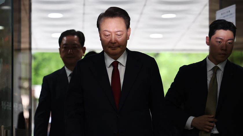 Ex-Presidente sul-coreano Yoon Suk-yeol condenado a prisão perpétua