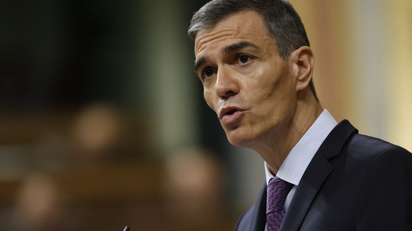 Pedro Sánchez rejeita demitir-se: "Sou um político limpo que desconhecia a corrupção"