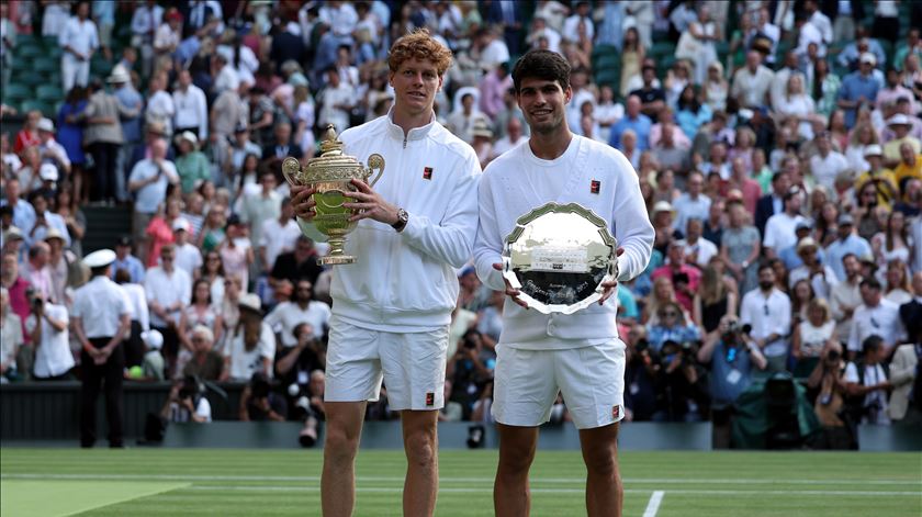 Sinner vence Alcaraz e conquista Wimbledon