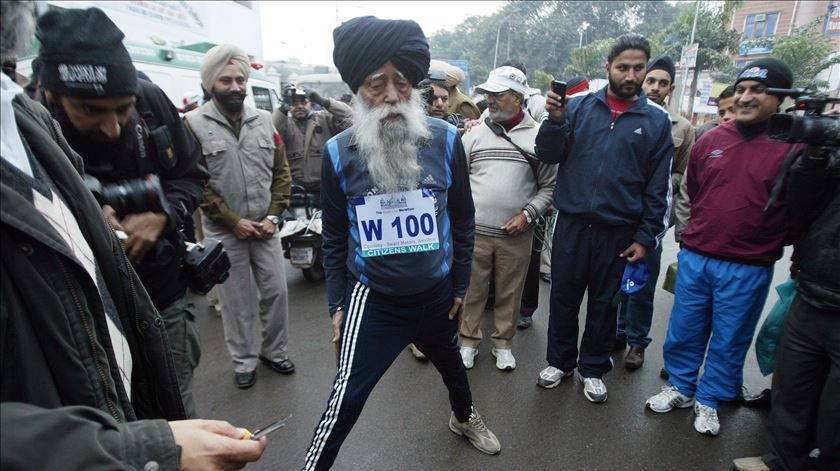 Maratonista mais velho do mundo morre aos 114 anos em atropelamento e fuga