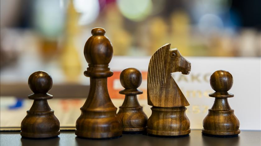 OpenAI bate Grok em torneio de xadrez para Inteligência Artificial