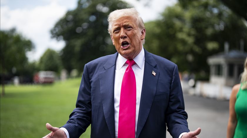 Donald Trump "adora" despedimento de Colbert e diz que "Kimmel é o próximo"