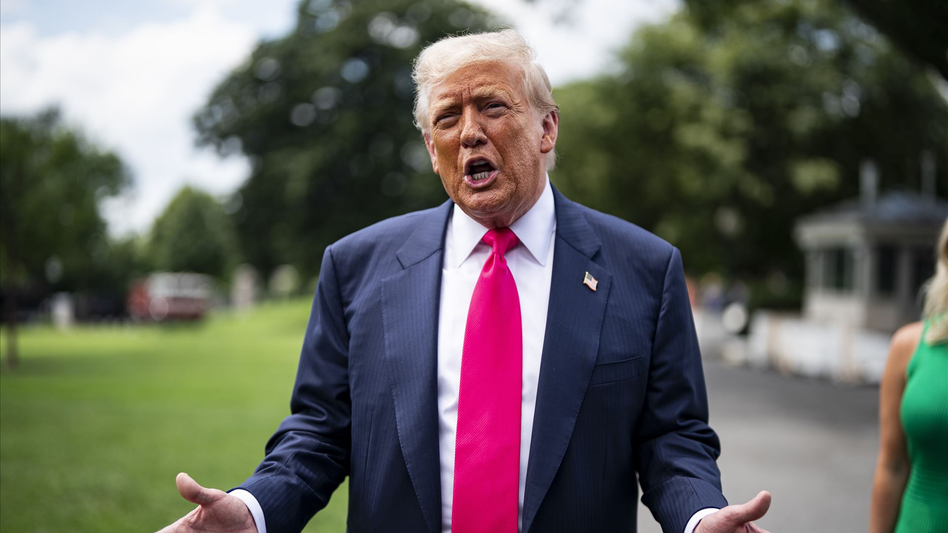 Trump anuncia tarifa de 100% sobre chips e semicondutores que não sejam produzidos nos EUA