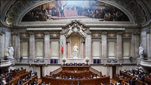 25 de Abril. Parlamento abre as portas aos cidadãos após sessão solene
