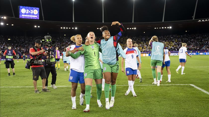Inglaterra perdia por dois aos 78 minutos, mas está nas meias-finais do Euro 2025 Inglaterra perdia por dois aos 78 minutos, mas está nas meias-finais do Euro 2025