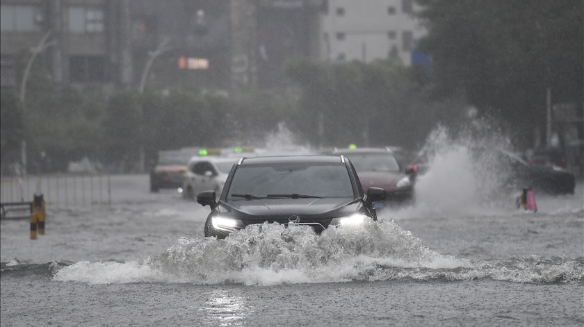 Tufão Wipha atinge sul da China. Veja as imagens