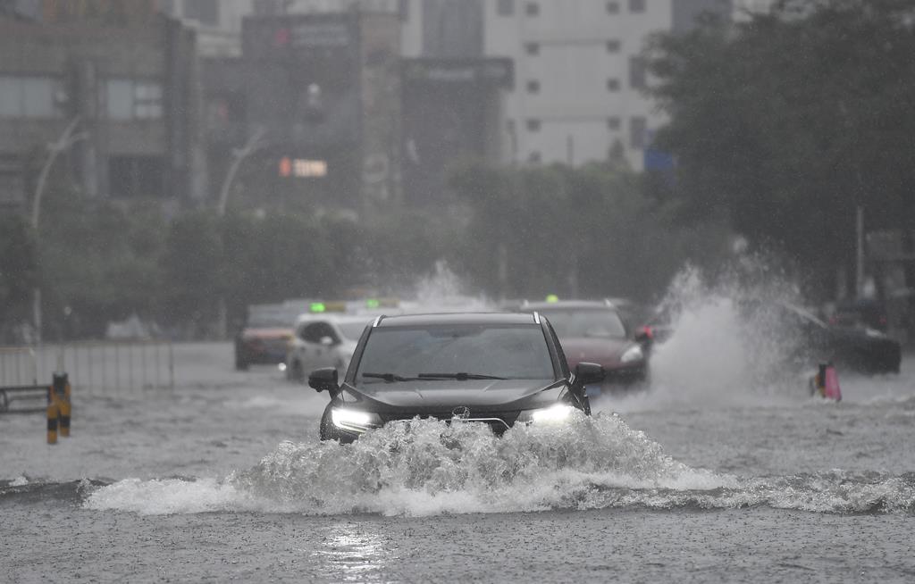 Tufão Wipha atinge sul da China. Veja as imagens Tufão Wipha atinge sul da China. Veja as imagens