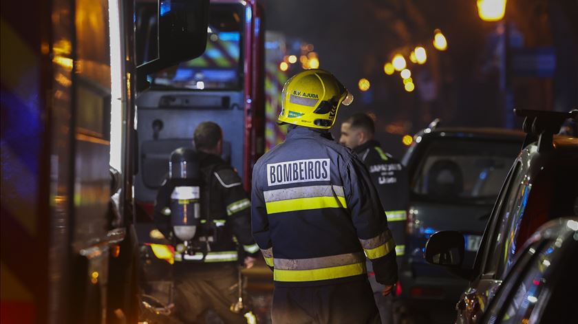 Homem ferido com gravidade em incêndio habitacional em Valbom