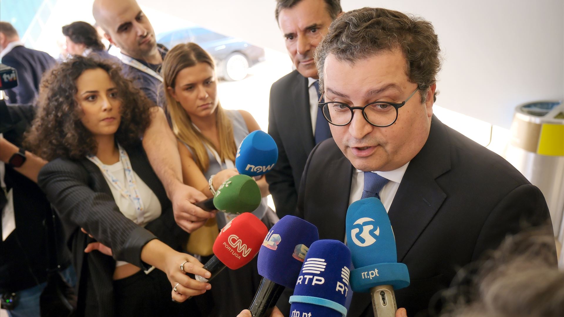 Governo rejeita ligação entre Álvaro Santos Pereira e PSD. "Esteve ao serviço do país"