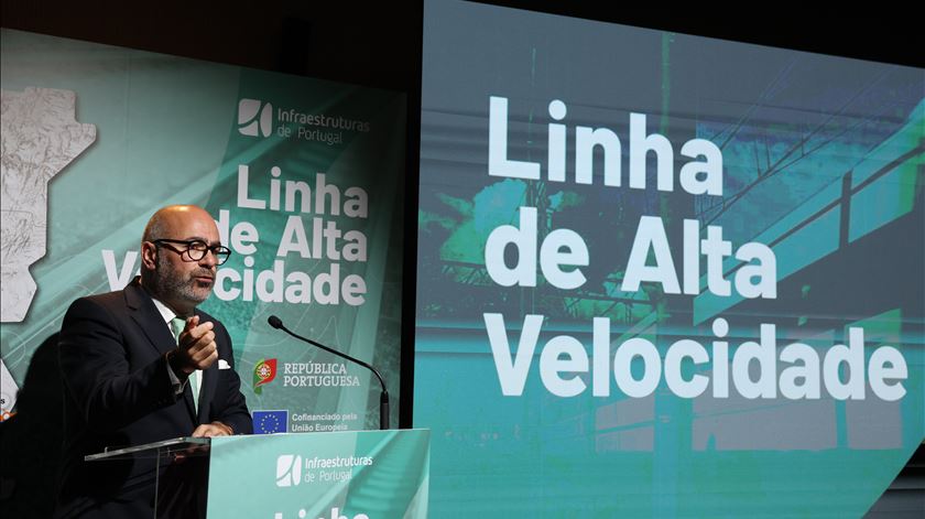 PPP aumentam, autoestradas custam 950 milhões e alta velocidade entra no OE