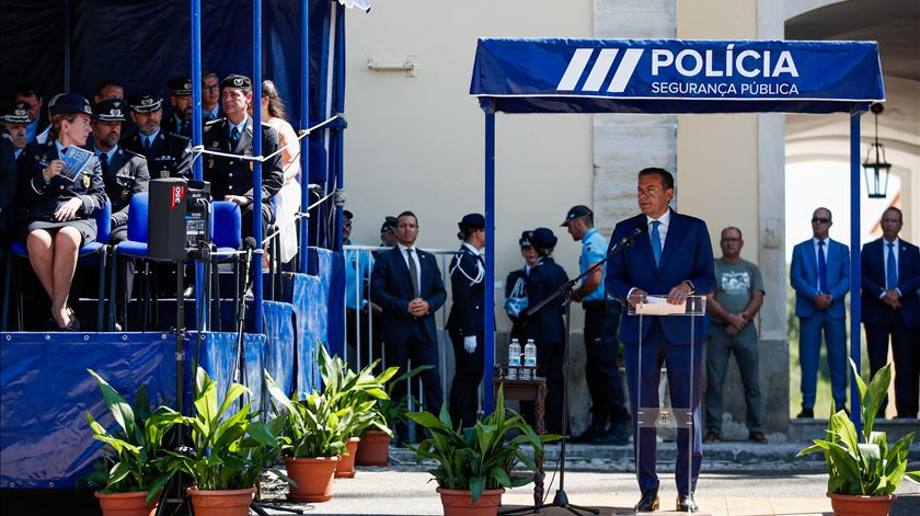 Montenegro anuncia reforço das forças de segurança e alerta para novas ameaças